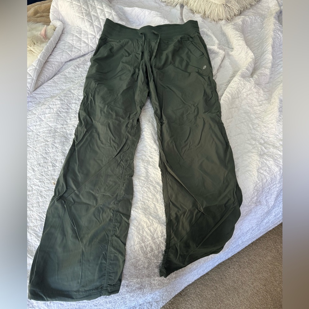 Women’s lululemon lightweight green pants size 8